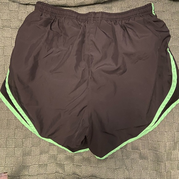 Nike short - Picture 2 of 4